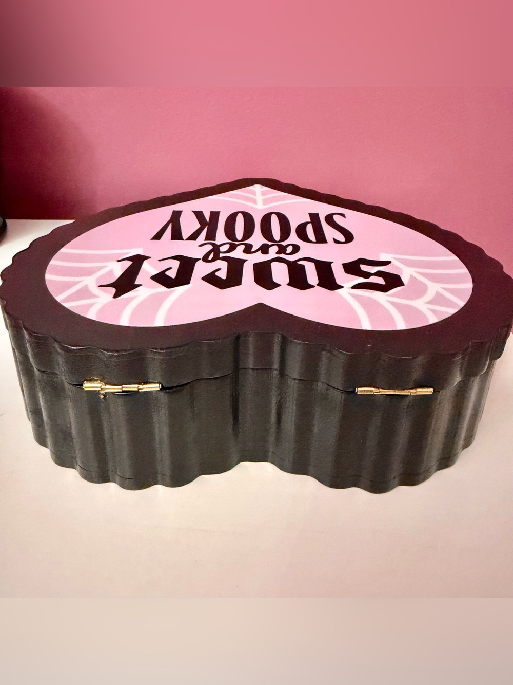 Ashland Halloween Heart Shaped Sweet & Spooky Box - Picture 4 of 6